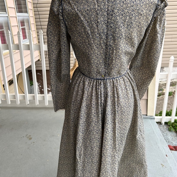 Candi Jones vintage navy floral cottage core prairie dress - Picture 3 of 4